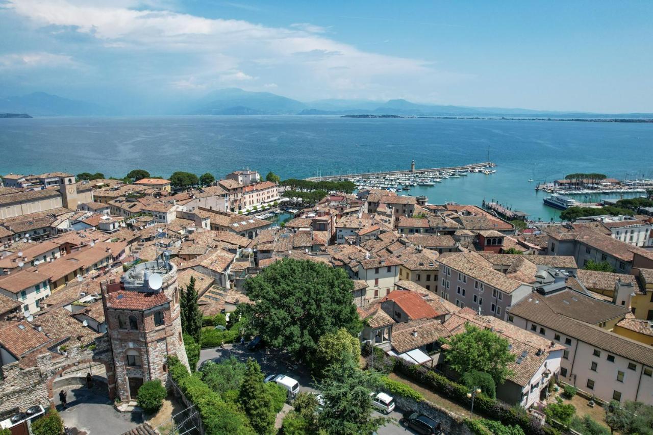 Steps From The Lake - Charme In The Inner City Desenzano del Garda Ngoại thất bức ảnh