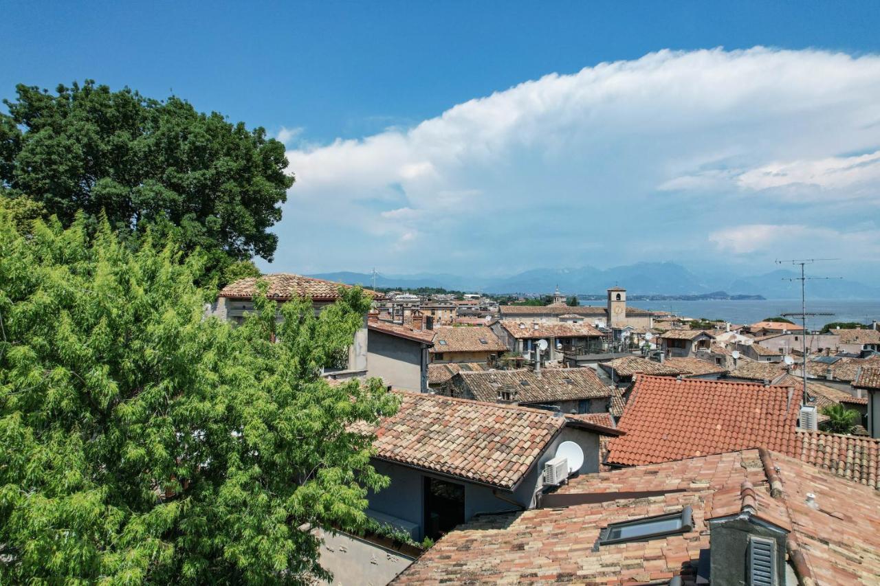 Steps From The Lake - Charme In The Inner City Desenzano del Garda Ngoại thất bức ảnh