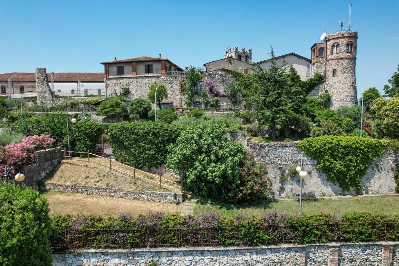 Steps From The Lake - Charme In The Inner City Desenzano del Garda Ngoại thất bức ảnh