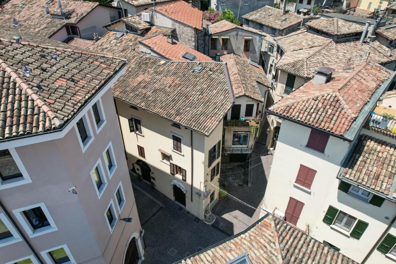 Steps From The Lake - Charme In The Inner City Desenzano del Garda Ngoại thất bức ảnh