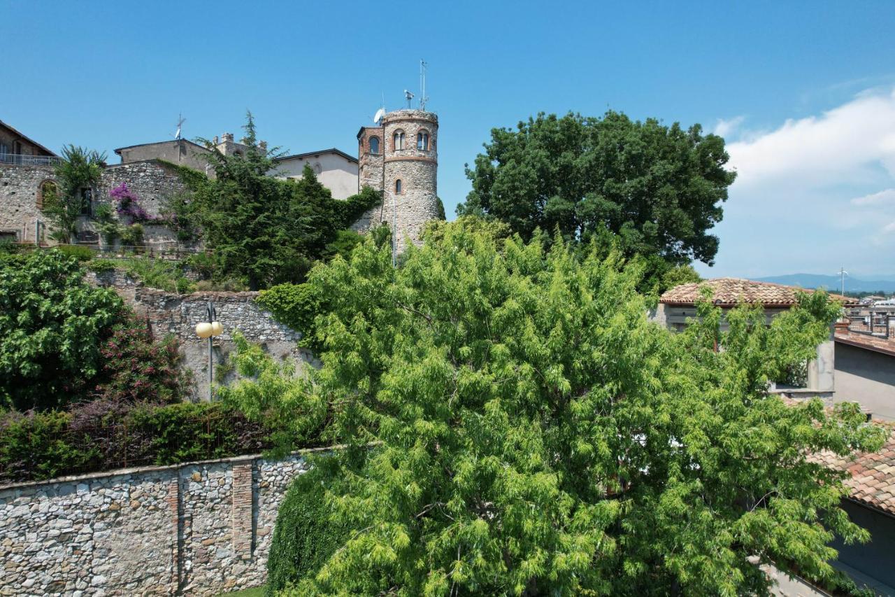 Steps From The Lake - Charme In The Inner City Desenzano del Garda Ngoại thất bức ảnh