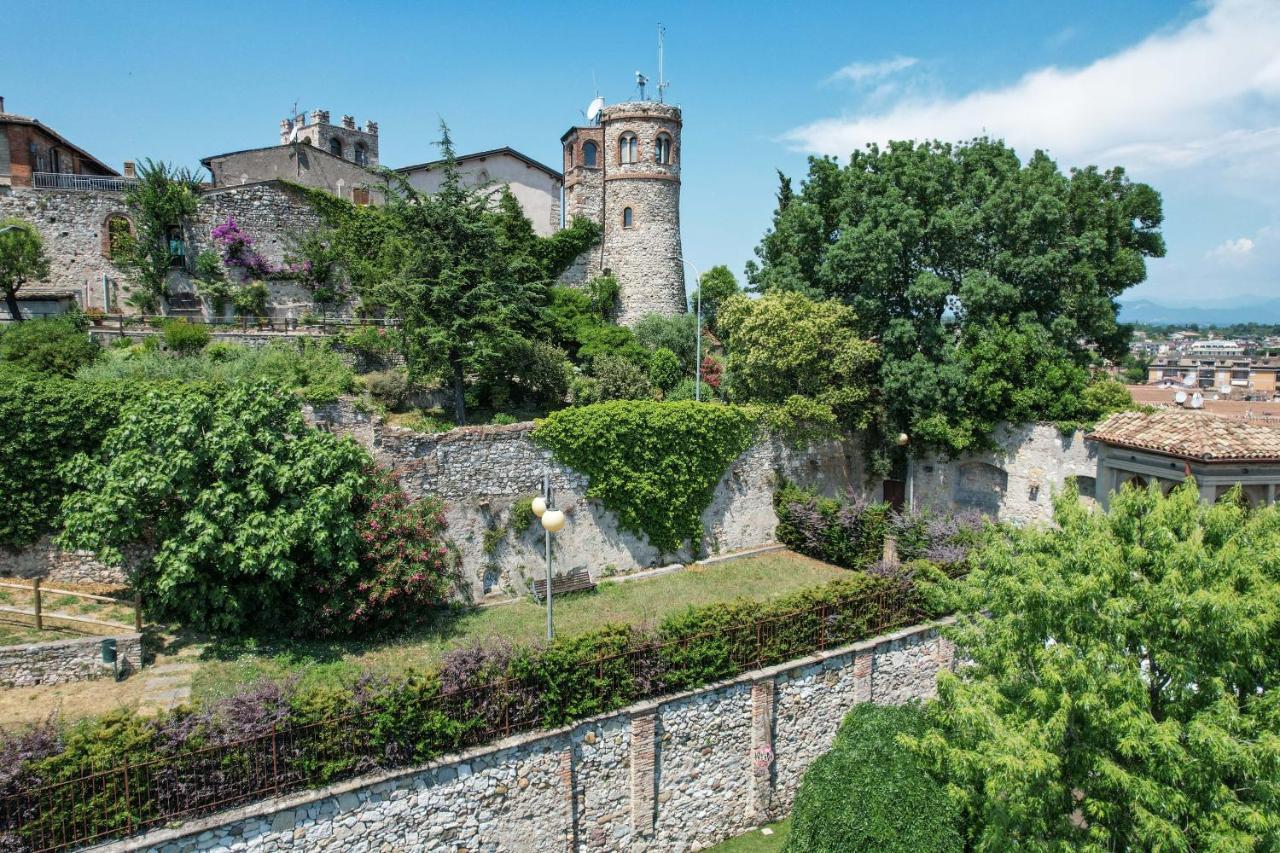 Steps From The Lake - Charme In The Inner City Desenzano del Garda Ngoại thất bức ảnh
